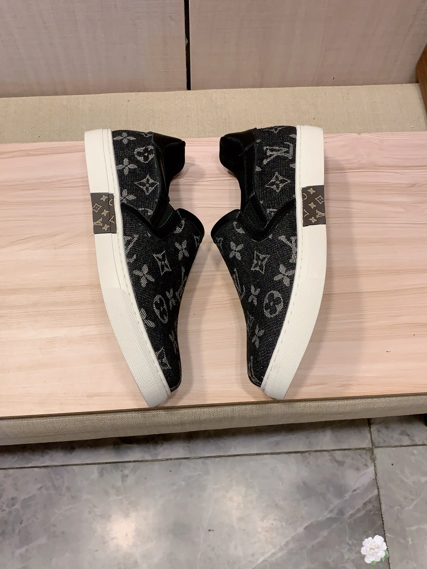 Men's men's shoes 💰400💰💰🎩🎩 [Lightning] [Lightning] "LV*" The latest • popular casual shoes, top brands [Seduce] luxury ~ purchasing agency, top ~ quality. [Strong] The upper is made of imported breathable cowhide with fabric material ➕ Breathable sheepskin feet (•) and fine workmanship. The original stylish and stylish soft rubber wear-resistant and non-slip outsole is light and comfortable on the feet. The real thing looks better when photographed in person. Code 111: Code: 38-44, 2️⃣colors selected